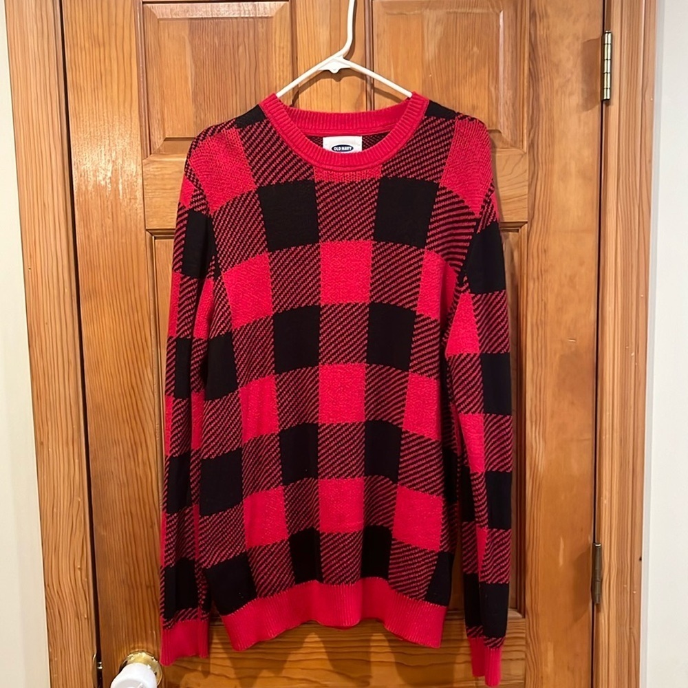Old Navy women’s red buffalo check crew neck sweater size large .